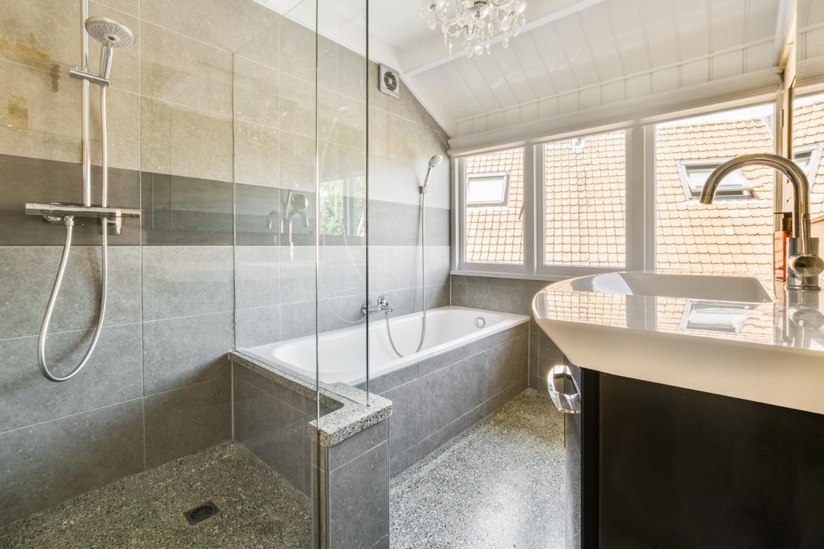 Salle de bain rénovée - chantier livré
