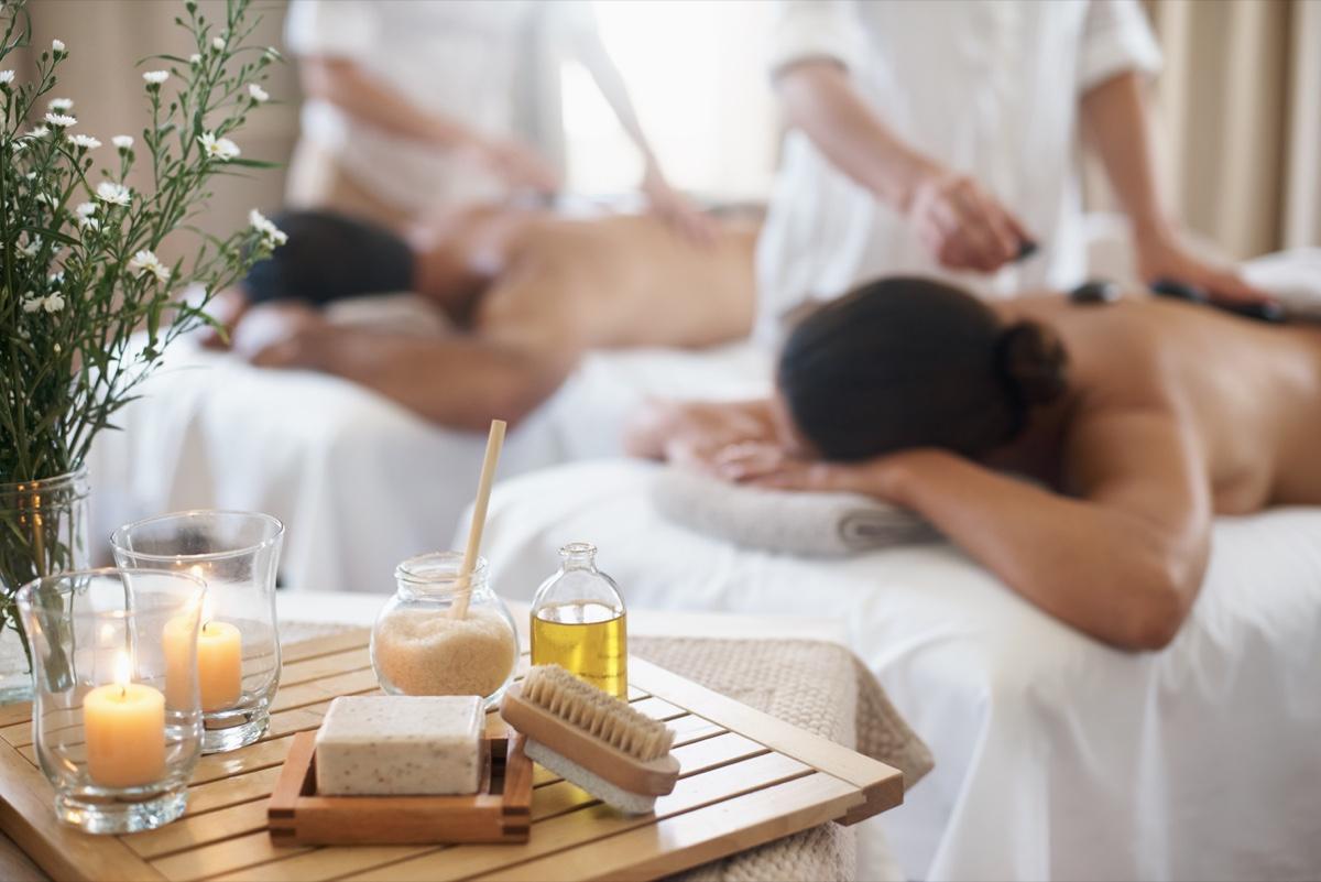 Massage aux pierres chaudes