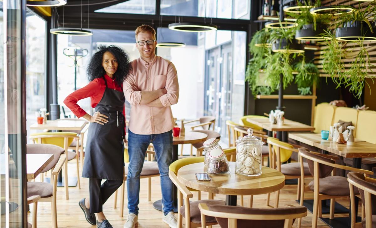 Équipe en service au restaurant